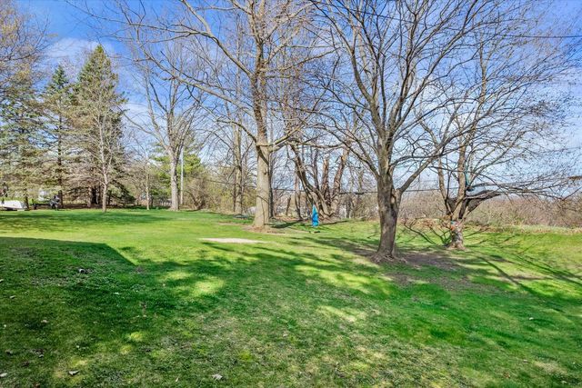 1221 Green Tree ROAD, West Bend, WI 53090