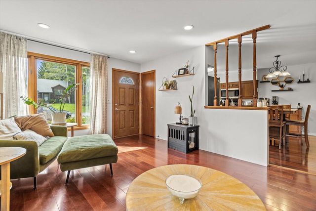 1221 Green Tree ROAD, West Bend, WI 53090