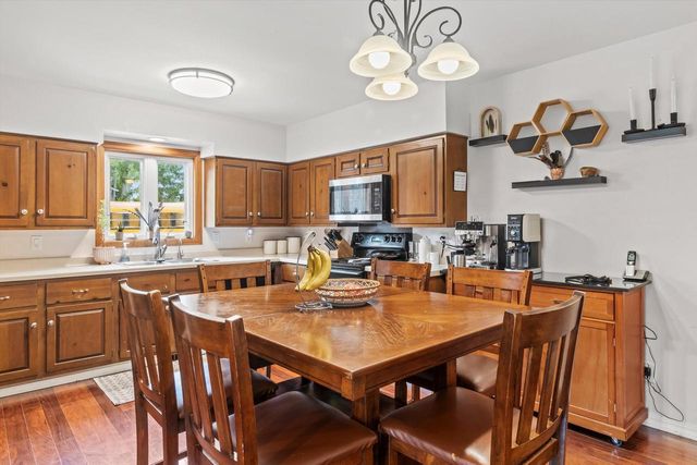 1221 Green Tree ROAD, West Bend, WI 53090
