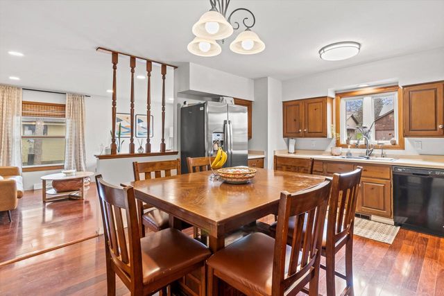 1221 Green Tree ROAD, West Bend, WI 53090