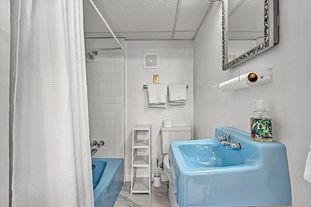 3808 Park LN, Roanoke, VA 24015