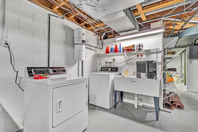 3808 Park LN, Roanoke, VA 24015