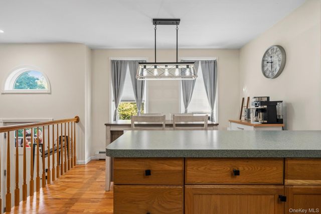 32 Nightingale Trail W, Wurtsboro, NY 12790