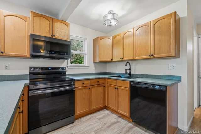 32 Nightingale Trail W, Wurtsboro, NY 12790