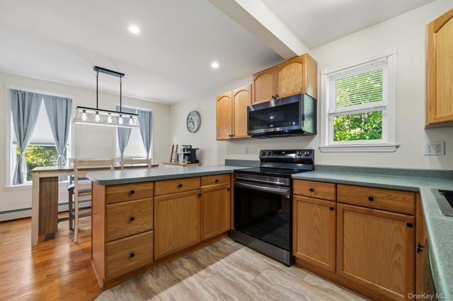 32 Nightingale Trail W, Wurtsboro, NY 12790