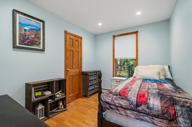 32 Nightingale Trail W, Wurtsboro, NY 12790