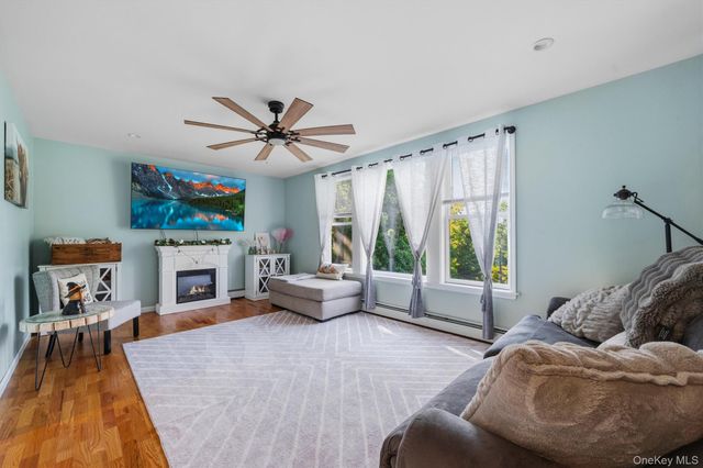 32 Nightingale Trail W, Wurtsboro, NY 12790