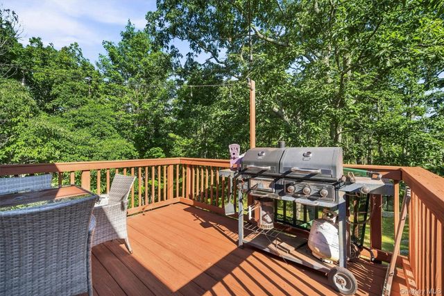32 Nightingale Trail W, Wurtsboro, NY 12790