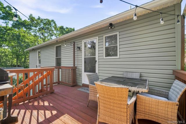 32 Nightingale Trail W, Wurtsboro, NY 12790
