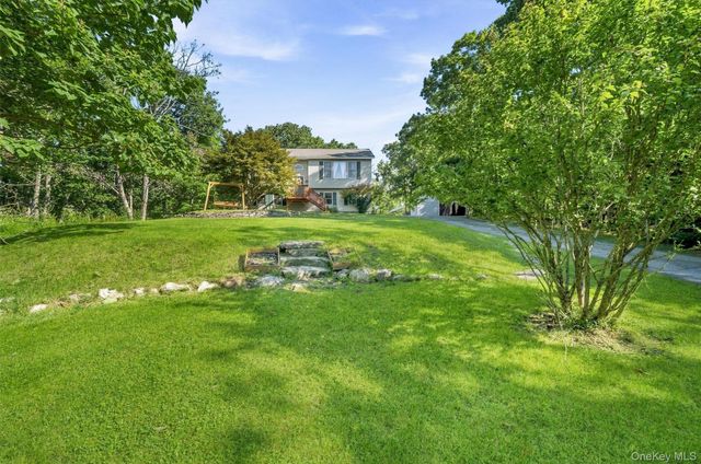 32 Nightingale Trail W, Wurtsboro, NY 12790