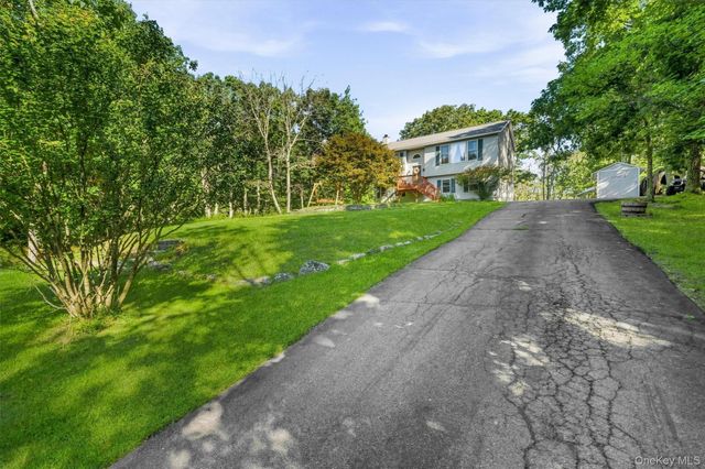 32 Nightingale Trail W, Wurtsboro, NY 12790