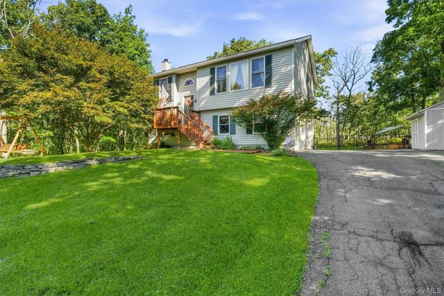 32 Nightingale Trail W, Wurtsboro, NY 12790