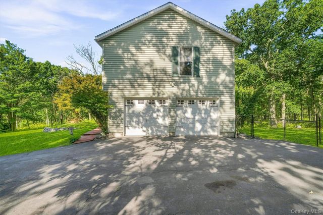 32 Nightingale Trail W, Wurtsboro, NY 12790