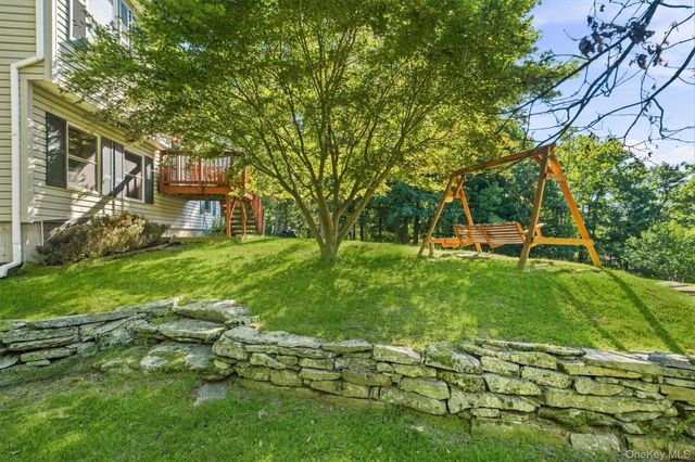 32 Nightingale Trail W, Wurtsboro, NY 12790