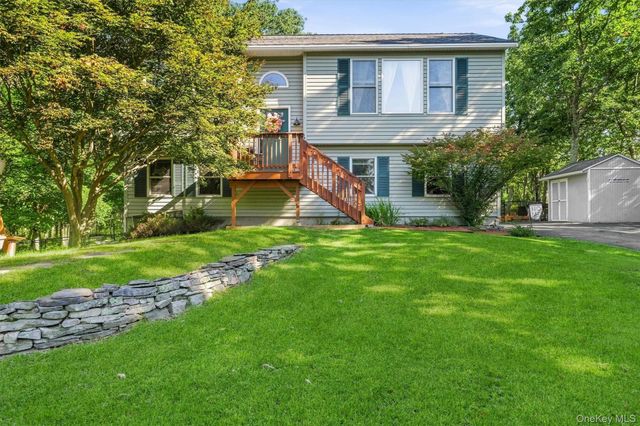 32 Nightingale Trail W, Wurtsboro, NY 12790