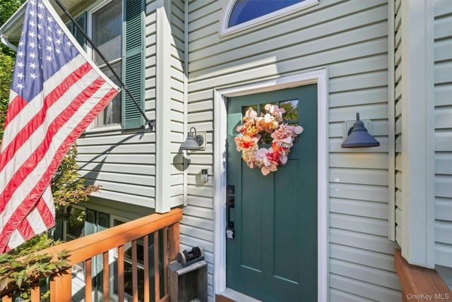 32 Nightingale Trail W, Wurtsboro, NY 12790