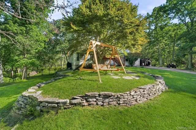 32 Nightingale Trail W, Wurtsboro, NY 12790