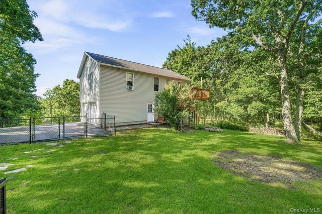 32 Nightingale Trail W, Wurtsboro, NY 12790