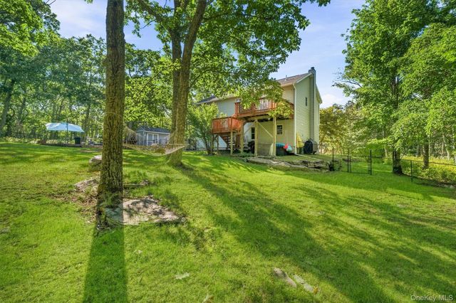 32 Nightingale Trail W, Wurtsboro, NY 12790