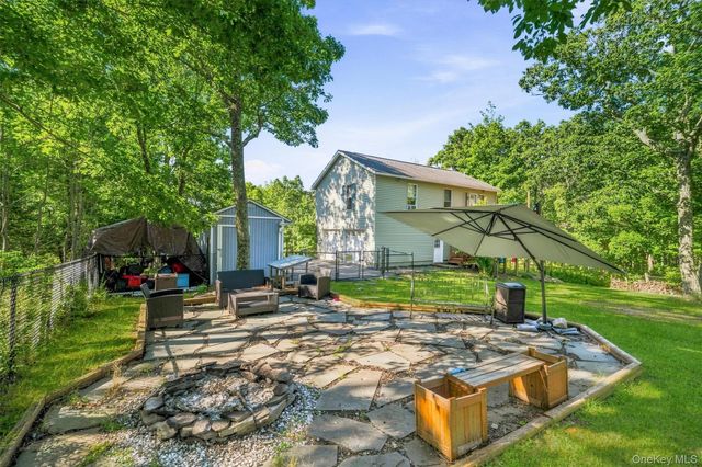 32 Nightingale Trail W, Wurtsboro, NY 12790