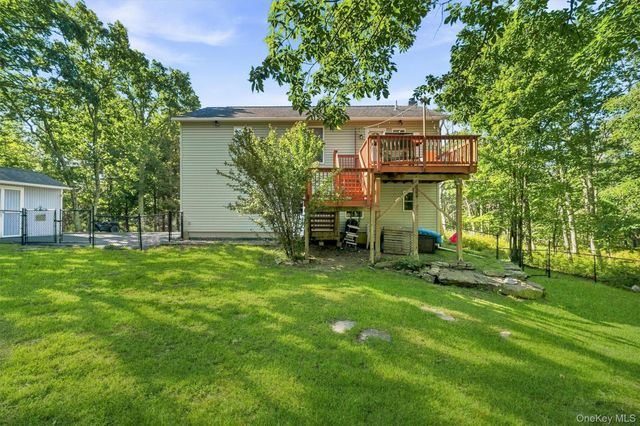 32 Nightingale Trail W, Wurtsboro, NY 12790
