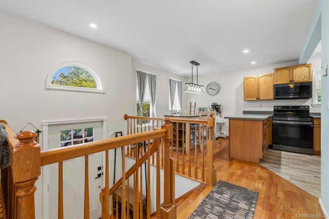 32 Nightingale Trail W, Wurtsboro, NY 12790