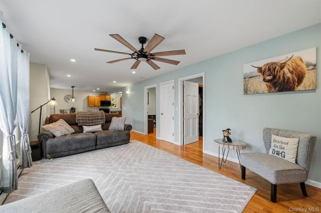 32 Nightingale Trail W, Wurtsboro, NY 12790