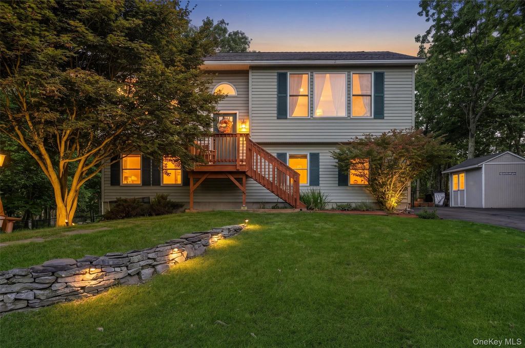 32 Nightingale Trail W, Wurtsboro, NY 12790