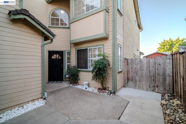230 Laurelwood Cir, Manteca, CA 95336