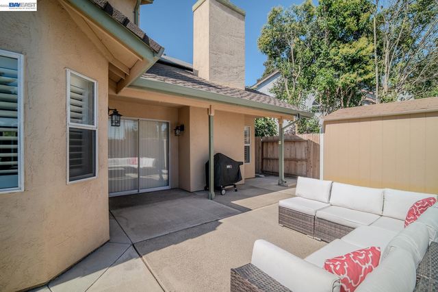 230 Laurelwood Cir, Manteca, CA 95336