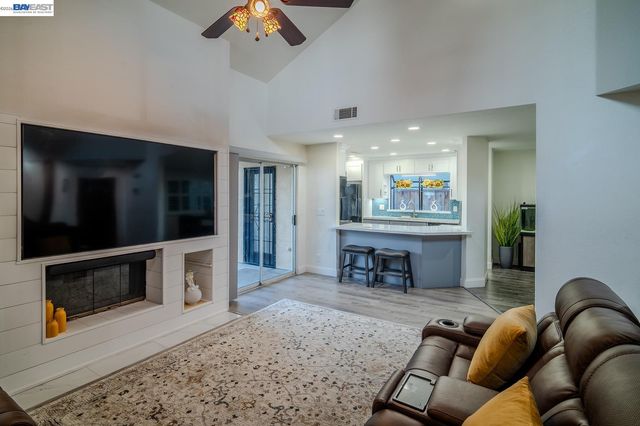 230 Laurelwood Cir, Manteca, CA 95336