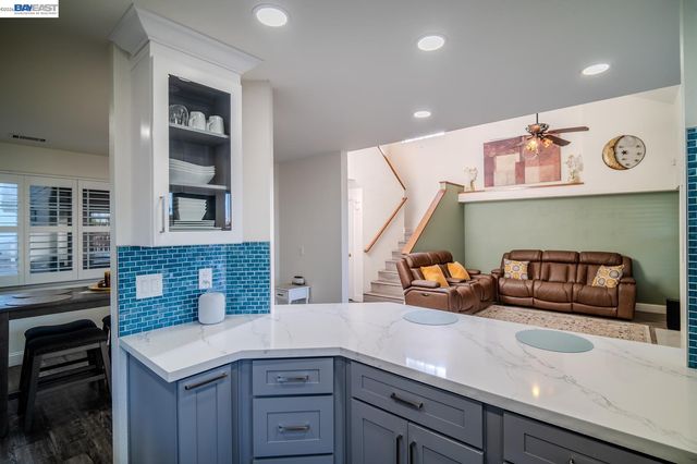 230 Laurelwood Cir, Manteca, CA 95336