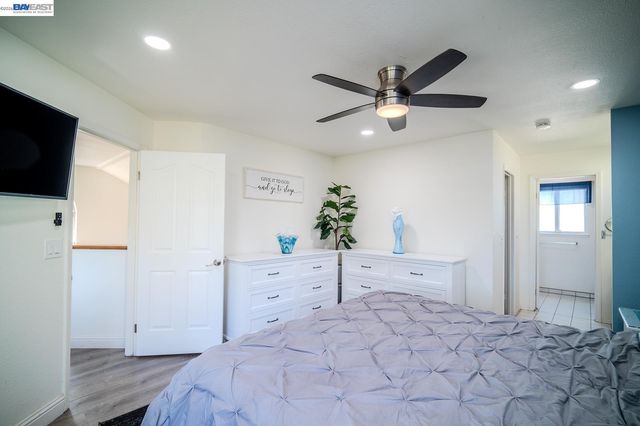 230 Laurelwood Cir, Manteca, CA 95336