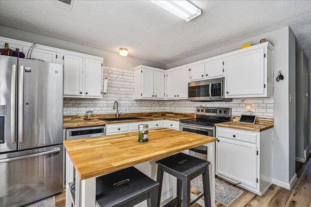 8795 CEDAR MILLS CIR, Memphis, TN 38016