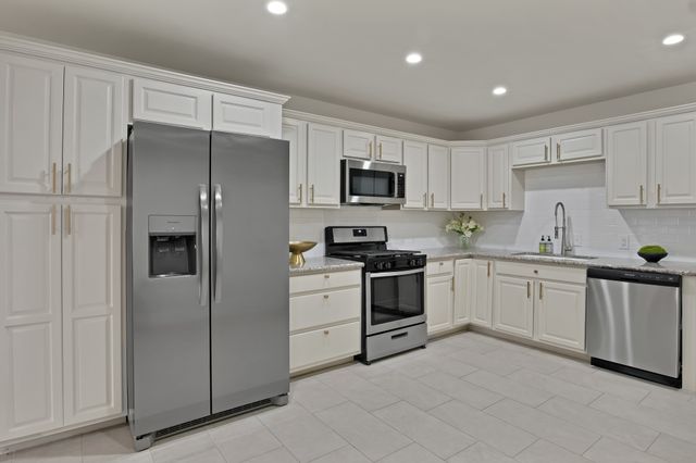 2815 W 8th Street, Dallas, TX 75211