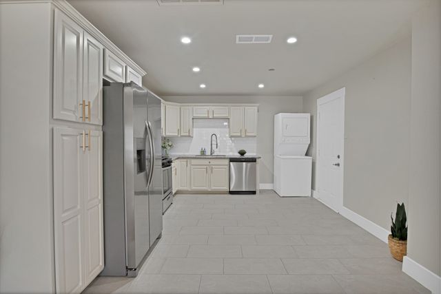 2815 W 8th Street, Dallas, TX 75211