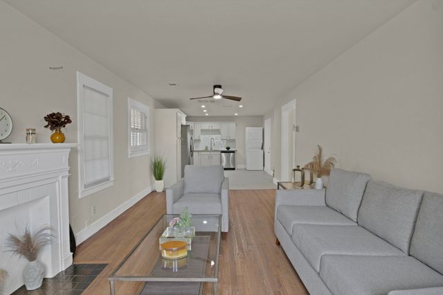 2815 W 8th Street, Dallas, TX 75211