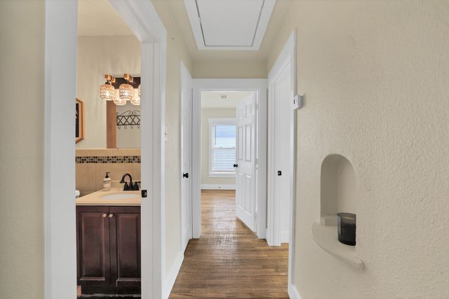 2815 W 8th Street, Dallas, TX 75211