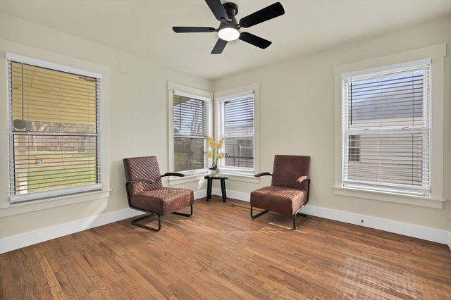 2815 W 8th Street, Dallas, TX 75211