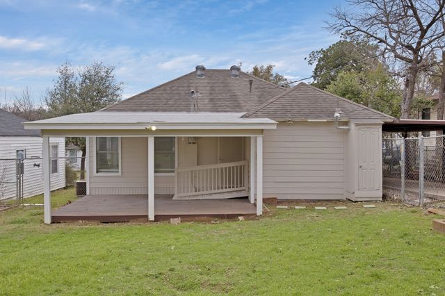 2815 W 8th Street, Dallas, TX 75211