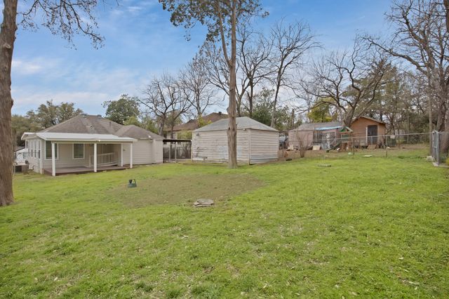 2815 W 8th Street, Dallas, TX 75211