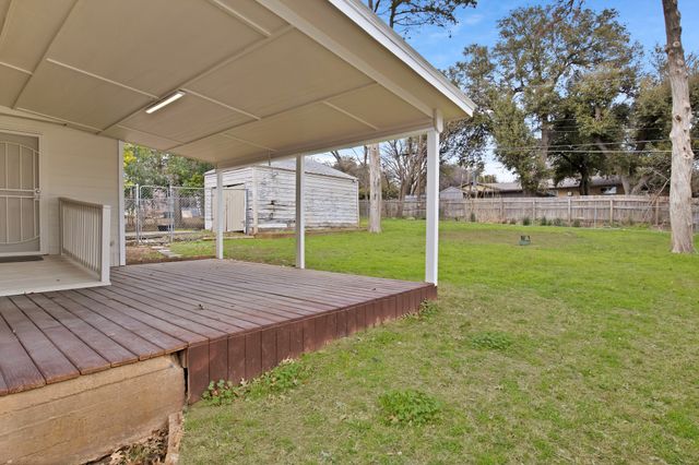2815 W 8th Street, Dallas, TX 75211