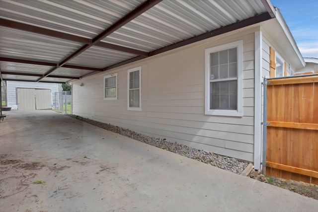 2815 W 8th Street, Dallas, TX 75211