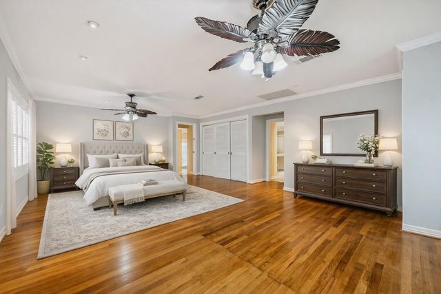 2111 N Galveston Avenue, Pearland, TX 77581