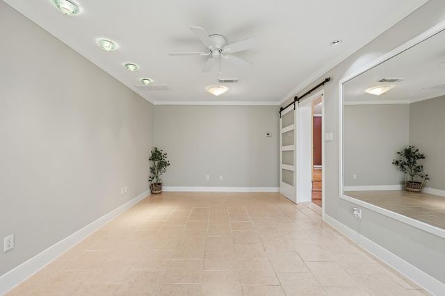 2111 N Galveston Avenue, Pearland, TX 77581