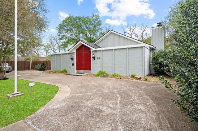 2111 N Galveston Avenue, Pearland, TX 77581