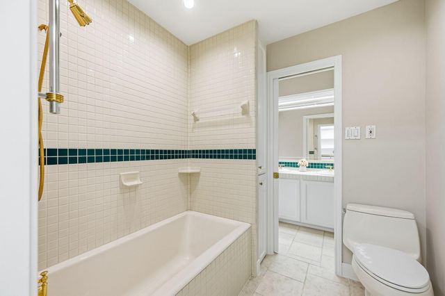 2111 N Galveston Avenue, Pearland, TX 77581