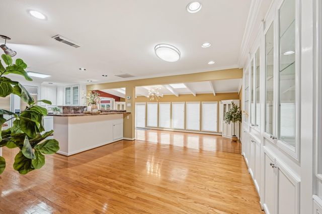 2111 N Galveston Avenue, Pearland, TX 77581