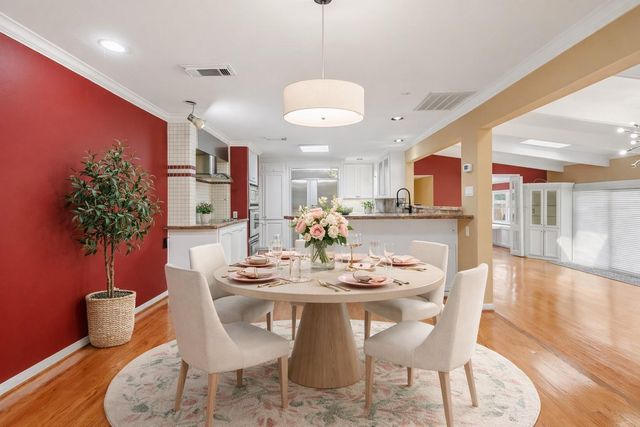 2111 N Galveston Avenue, Pearland, TX 77581