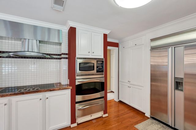 2111 N Galveston Avenue, Pearland, TX 77581